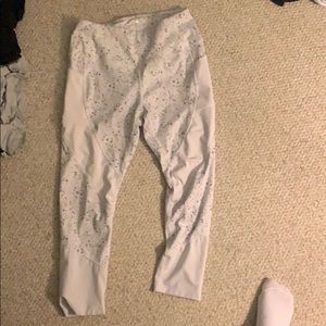 3/4 white and black leggings